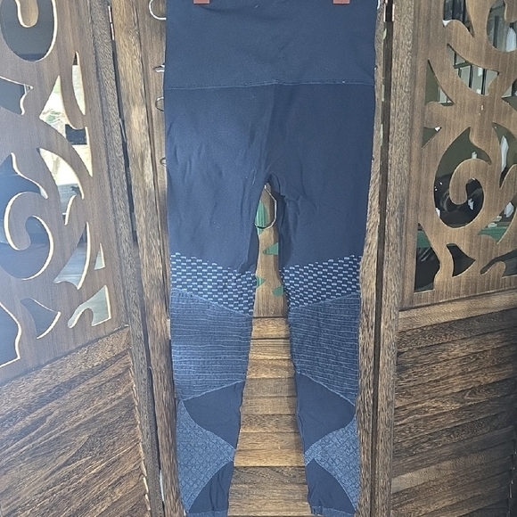 SPANX Black Leggings - Picture 4 of 5